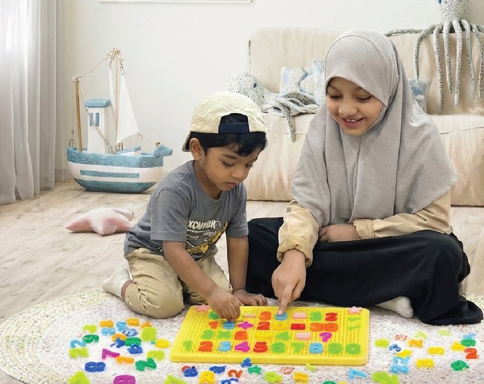 Kids learning peg board blocks set